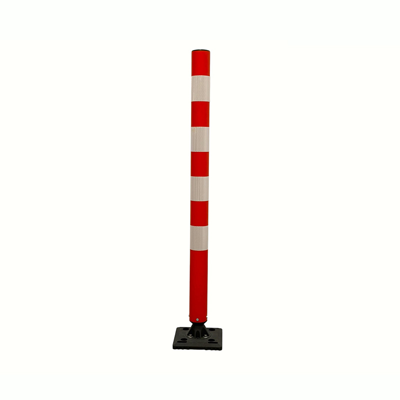 Overflatemontert trafikkavgrensningsstolpe med nedskrubar base