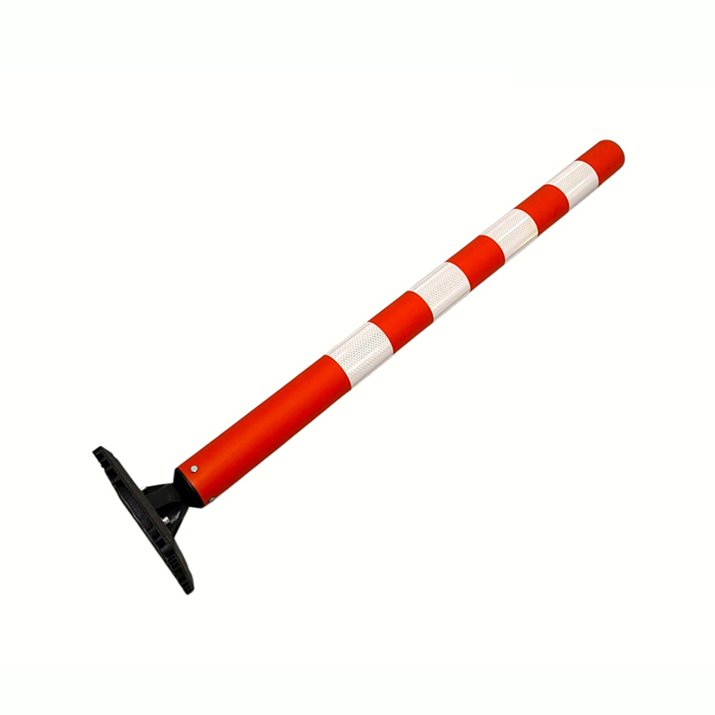 Overflatemontert trafikkavgrensningsstolpe med nedskrubar base Overflatemontert trafikkavgrensningsstolpe med nedskrubar base