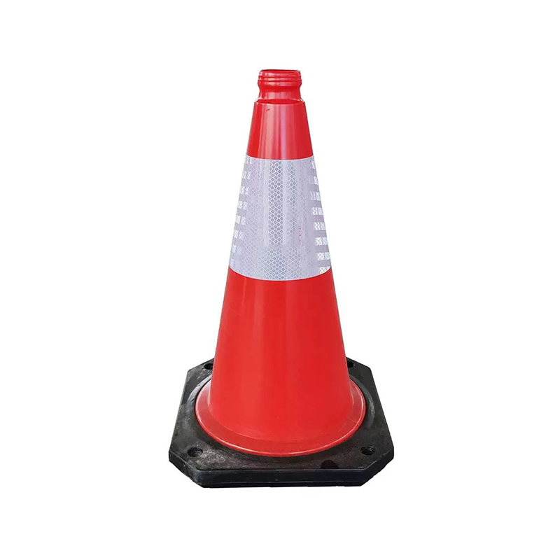 Kraftig trafikkkjegle i plast med gummibase